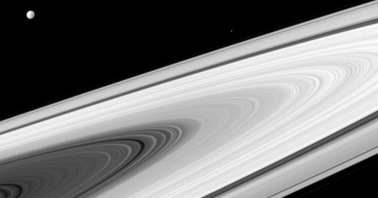 Space Photos of the Week: Cassini’s Curtain Call